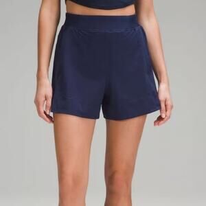 Lululemon Stretch Woven Relaxed-Fit High-Rise Short 4"
Night Sea